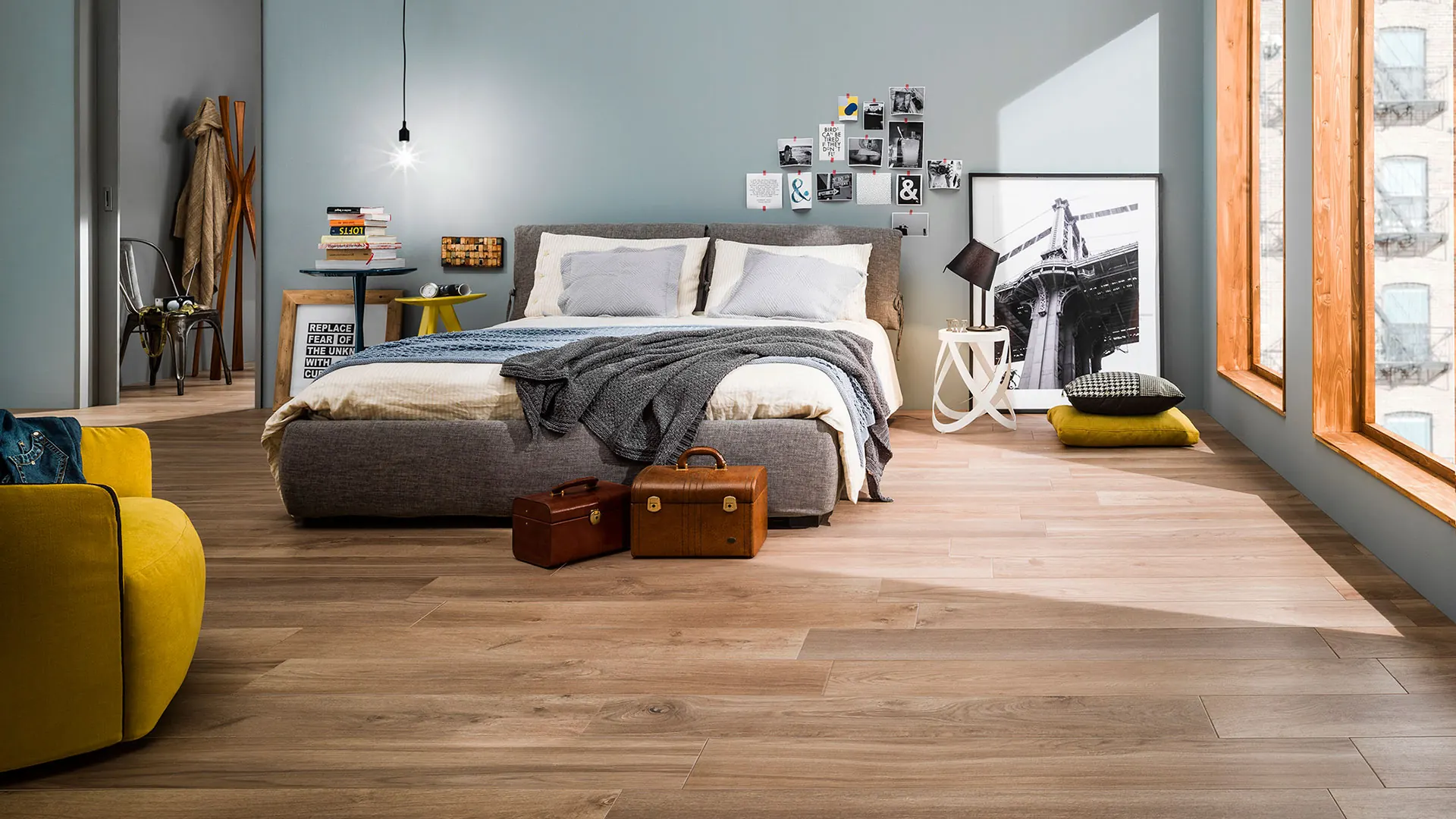 Ambiente living arredato con superfici pregiate
